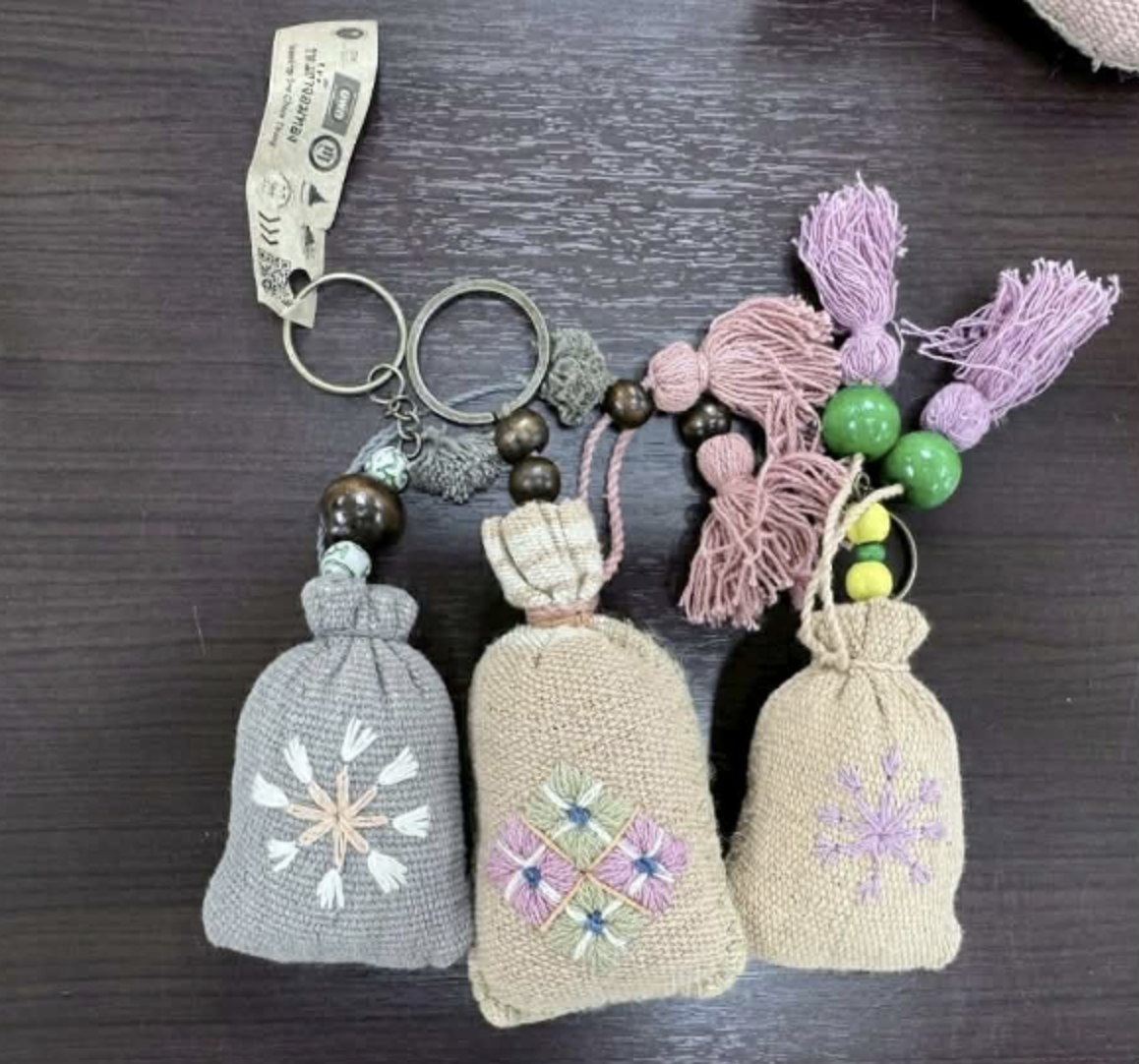 พวงกุญแจผ้าทอกะเหรี่ยง